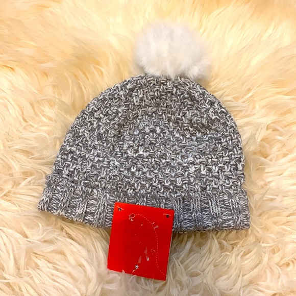 NWT Children’s Winter Toque Size 7-8 in Gray with White Puff - Picture 2 of 4